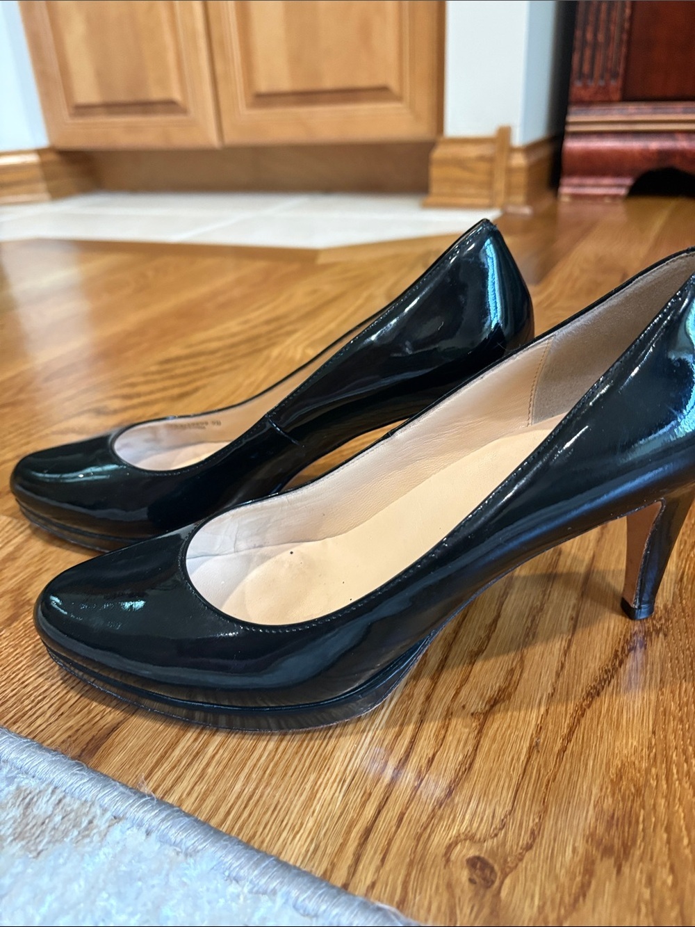Cole Haan Black Patent round Toe platform front heels Classic career D39899 9B